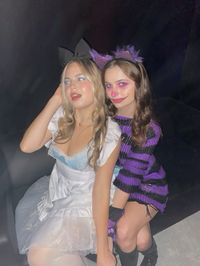 matching costume, besties, bff costume, girl best friend matching halloween costume, cheshire cat, alice in wonderland, chesire cat costume, alice in wonderland costume