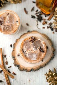 This Iced Cinnamon Whiskey Chai is spicy, cool and perfect for the holidays! #veganyackattack #recipe