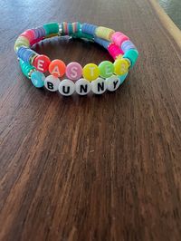 Ostern Armbänder. Tolles Geschenk für Ostern, Partygeschenk, Mädchenabend, Weinliebhaber, Geburtstagsgeschenk, jeder Anlass oder einfach nur eine Nacht in. Handgefertigt mit Glasperlen.