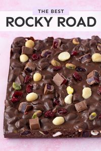 Best ever Christmas Rocky Road made from scratch. This easy no-bake recipe takes only minutes to prepare, but it looks and tastes amazing. It’s perfect for Christmas dessert or holiday gift-giving. Recipe from sweetestmenu.com #rockyroad #christmas #nobake