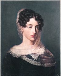 Essa foi a única imagem que eu encontrei de Sophie na década de 1810. Originalmente estava em preto em branco, mas eu tentei colorir. Sophie, na verdade, era tinha um cabelo loiro escuro e olhos azuis. Mas por que estava em preto e branco? Durante a Segunda Guerra Mundial muitas pinturas foram perdidas, seja por conta dos Nazistas ou pelos bombardeios aliados. Muito provavelmente o que temos hoje é só uma foto da pintura original, que está perdida. Lembrando apenas que Sophie cresceu em Baden, na Alemanha, após seu pai ter sido deposto.