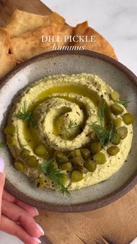 Raise your hand if you love pickles! I made this dip just for you. It’s hummus that’s made with pickles and tastes like pickles. I love eating it as a dip but also love to add this as a spread in sandwiches and wraps! This homemade hummus recipe is easy to make, healthy, and packed with delicious dill pickle flavor. Use it as a dip, a spread or eat it right off the spoon.