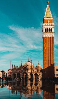 Une chance unique de partir pour un séjour privilégié dans l’une des plus grandes régions historiques et culturelles d’Italie, la Vénétie. En voyageant avec des bateaux traditionnels spécialement adaptés, nous expérimentons la meilleure gastronomie de Venise et un aperçu historique de la région, reflétant son essence très historique et culturelle.
Photo de la Place Saint-Marc
#placesaintmarc #venise #italie