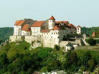 Uma das inspirações para o Burg Wasserstrich. Pode-se ver que também é um castelo no topo da colina.