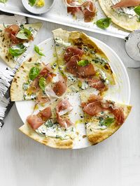 All the comfort of pizza but ready in a flash and healthier, too. These 5-minute flatbread pizzas are a great recipe to have on had midweek.