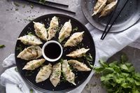 Les dumplings font partis de mes repas préférés. Cette version avec du poulet vous permettra d'en congeler un peu pour un prochain repas.