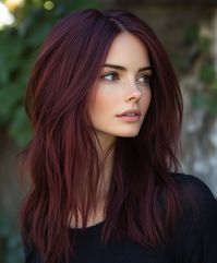 Burgundy brown hair combines the richness of dark brown with the boldness of burgundy. This color blend is perfect for those who want a unique and eye-catching look for fall.