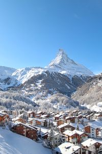 Switzerland’s Top Luxury Ski Resorts. #zermatt #skiresort #swissalps #luxuryski #luxurychalet #luxurytravel #luxuryholiday #luxuryvacation #switzerland