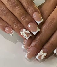 25 Classy Girl Short French Nails - Hairs Out of Place