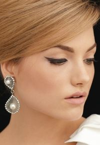 Tutorial to channel the 1960s. Perfect makeup for a wedding!