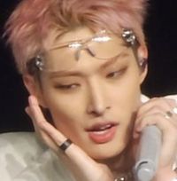 ATEEZ Song Mingi pink hair