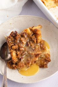 Looking for a cozy fall dessert? Paula Deen's bread pudding is for you! This bread pudding features sugared pecans, creamy custard, and brandy butter sauce.