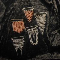 ⛓️pin badges/epaulettes⛓️ these beauties can go on your leather, your backpack, your vest, your purse….so many possibilities!! X X X X X X X X X X X X X X X X #lighterholder #biclighter #battlejacket #lightersleeves #pinbadge #lightercage #giftideas #giftforhim #giftshopping #giftsforher #giftsforfriends #renfairecostume #renfaire #handmadejewelry #alternativejewelryshop #metalwork #punk #handmade #daisychainadornments #handmadeincanada #medievalcraft #jewelry #goth #giftideas #giftsformen #...