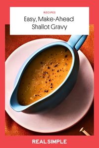 While traditional gravies use pan drippings, this make-ahead shallot gravy is your answer to making Thanksgiving dinner tasty and easy. #thanksgiving #thanksgivingrecipes #whattocook #holidayrecipes #gravy