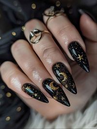 Gold and Black Nails Designs and Variations to Evoke Wealth and Sophistication - The Mood Guide