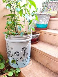 DIY planters - Learn how to give colorful splash for the terracotta pots. DIY painted terracotta pots - Easy to do simple DIY projects for summer