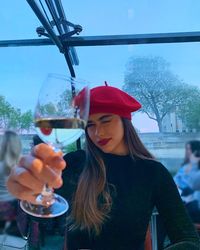 Beret paris look red lips