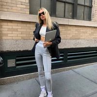 The 14 Best Tops To Wear With Leggings 2022 (With 80+ Outfits & Style Tips)