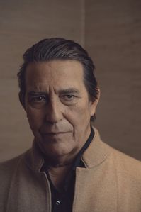 Ciarán Hinds taps his own memories to play 'Belfast's' Pop - Los Angeles Times