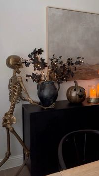 #halloween #halloweenart #halloweendecoration #skeleton #fall #falltrends #modern