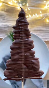 Chocolate christmas tree, great for Christmas parties and entertaining the kids. #christmas #christmastreats #Chocolate