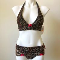 Betsey Johnson Swim Bikini Women Small Leopard Animal Print Skirt Y2k Vintage 2-Piece Size Small Leopard Print New With Tags - Classic Pink Rhinestone Logo On Skirt - Pink Bows W/Pink Topstitching - Semi-Sheer Skirt Bottom - Halter Padded Top Keywords: Rare Animal Print Ruffles Ruffled Pinup Rockabilly Burlesque Cabaret Glam Sexy Swim Bathing Suit Swimsuit Stunning Statement Beautiful Gorgeous Beach Ocean Pool Travel Vacation Cruise Resort Fun Flirty Feminine Retro Rare Pretty Cute T17, 169