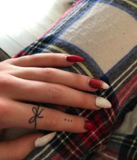 This finger tattoo of a ribbon tied in a bow would look perfect paired with rings. Via: krazyteenager/Instagram