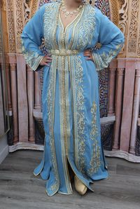 ARINAS offers you this beautiful Sky Blue Moroccan Caftan, high fashion and quality, in silk crepe, sfifa and machine embroidery, and hand beading. This Caftan produced in our ARINAS workshop in Morocco, or the heart of Moroccan craftsmanship and fashion, is for all your family occasions whether it be parties, engagements, weddings, birthdays, evenings, etc. The size is standard. The belt is not included, but our store can offer you one and for that write to us.