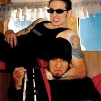 Yay, I still live and post things😃 I was bored, so I just do a Mike and Chested post again. Sorry if I posted some pictures already. I don't have many more, I need more Linkin Park photos again, but my gallery is already full!