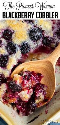 This easy Blackberry Cobbler recipe from The Pioneer Woman takes just 5 ingredients and 10 minutes to prepare. It's got a sweet, juicy filling and a sugary golden crust! #blackberrycobbler #thepioneerwoman #easyrecipe #dessert #breakfast