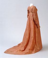 Festive dress in the “Greek cut” | GERMANISCHES NATIONALMUSEUM