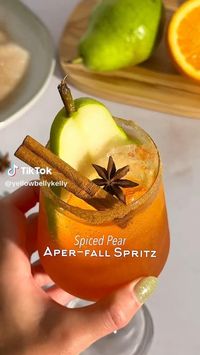 Transitioning right from summer cocktails to the Aper-Fall Spritz, with pear juice and cinnamon. 🍐🍹 📷: @yellowbellykelly #fall #falldrinks #evite