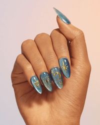 GLAMERMAID-Mani Press On Nails    -Length: medium    -Shape: almond    -Basic color: blue    -Design style: cat eye    -Finish: glossy    You get an added texture that really makes this manicure stand out from the crowd.