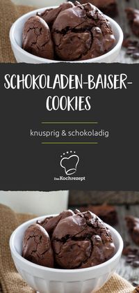 Leckere Schokoladen-Baiser-Cookies, die auch als Kuchen- oder Dessert-Dekoration Furore machen. #daskochrezept #baiser #cookies #kekse #meringue #sweetdreams #sweetdreamsmagazin #deko #süßersnack #schokolade #schokoladenkeks #plätzchen #gebäck