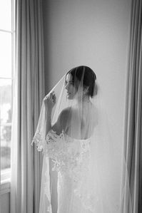 Birdal portrait inspo, veil bridal portraits, Hillside estate, fine art bridal portraits | Photographer: Abbey Leigh Photography