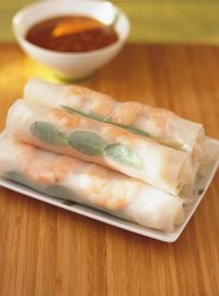 Recette de Ricardo de rouleaux de printemps. Classiques de la cuisine asiatique, ces rouleaux de printemps seront encore meilleurs que ceux du restaurant.