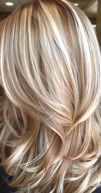 Discover 24 fabulous blonde highlights ideas that will give your hair a chic, radiant makeover. From subtle, sun-kissed tones to bold, contrasting highlights, these blonde highlights styles offer a range of trendy options. Find the ideal blonde highlights to refresh your look and add a touch of glamour.