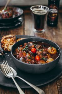 Porter oxtail potjie with braaied spuds - Yuppiechef Magazine