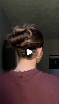 change on Instagram: "@ zoey.barnum on tt 

#hairstyle #messybun #sleekbun #cleangirl #cleangirlaesthetic #beauty #hairtutorial #hairideas #easyhairstyles"