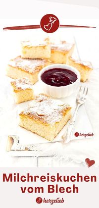 Ein ganz besonderes Blechkuchenrezept für einen ganz besonderen Kuchen! Dieser Milchreiskuchen mit Mandeln ist schnell gemacht und gebacken, und das Beste ist, dass man dafür nur einfache Zutaten braucht. Das Ergebnis sind ganz besonders saftige Kuchenstücke, die einige Tage frisch bleiben, wenn man sie im Kühlschrank lagert. Vor dem Servieren mit Puderzucker bestäuben oder mit Fruchtsauce servieren, dann ist es auch ein leckerer, saftiger Dessertkuchen für Gäste oder die ganze Familie.