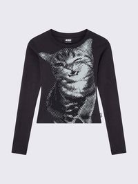 Channel pixel-perfect vibes with this Black Long Sleeve Pixel Kitty Top! Slim fit with a pixelated cat graphic, this tee is the perfect mix of y2k, acubi, and grunge. For more alt fashion clothing shop at Minga London!