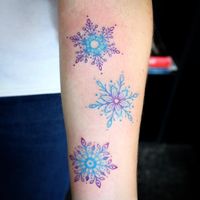 Snowflakes for Eryn last year 😊 ❄️ #snowflakes #snowflaketattoo #colourtattoo #tattoo #armtattoo #wintertattoo #missmegs #missmeggybee…