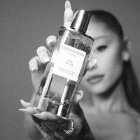 ariana grande , ariana , grande , icon , profile picture , black & white aesthetic , edits , tiktok , victorious, yours truly , dangerous woman , my everything , sweetener , thank u next , positions , eternal sunshine , agb , ag , arianators , ariana edits , rem beauty , tour , swt , dwt , hmt