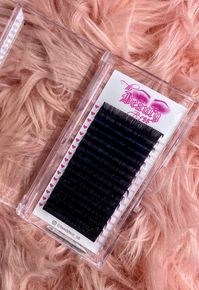 Single Length Lash Trays  TRUE MATTE BLACK  * Foil Stripback  * 4x curled to ensure long lasting curl  * 16 rows  * rich matte black