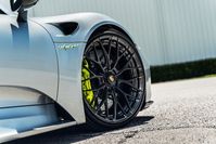 The 918 Spyder hanging out with decommissioned fighter jets! Porsche’s GT Silver looks amazing against the polished smoke AERO+ wheels. Acid accents for the win. #porsche #porsche918 #918spyder #fighterjet #porschemoment #gtsilver #hypercar #supercars #exoticcars