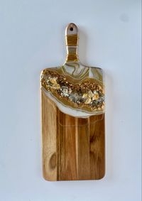 Acacia board with citrine