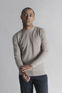 A cozy Merino sweater paired with our versatile Chinos. Made from Grade A materials in european factories.