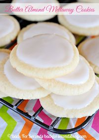 Soft Almond Meltaways with Vanilla Almond Icing - these are so addicting! #meltaways #buttercookies #icedcookies