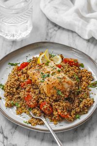 One-Pan Fish Fillets with Quinoa and Cherry Tomatoes - #fish #quinoa #onepan #recipe #eatwell101 - This flavor-packed one-pan fish and quinoa dish to treat the family to a healthy weeknight meal! This fish, quinoa, and tomatoes recipe this can be cooked in a flash without worrying about a sink full of dishes. - #recipe by #eatwell101®