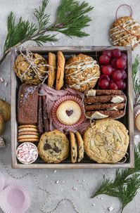 How to create a cookie gift box- Learn how to make the best gift ever- A cookie gift box! Tips, tricks, and recipes all included!! #cookiegiftbox #holidaycookie #holidaygift #cookiegift #cookies #frostingandfettuccine